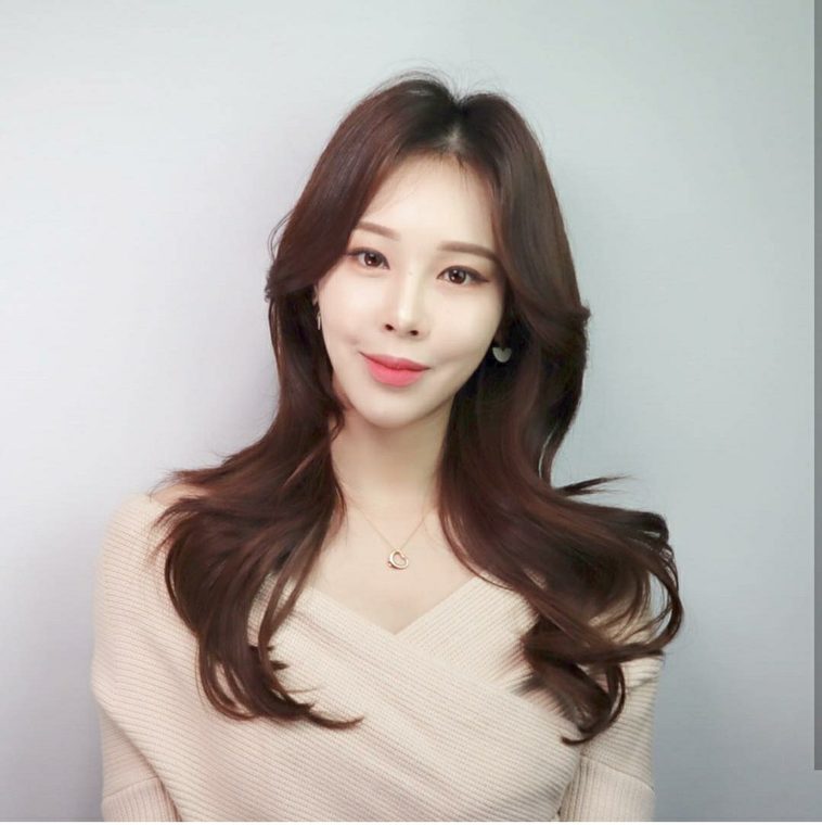 여성 웨이브 브라운 헤어